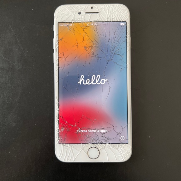 Apple iPhone 7 32GB A1778 Silver with Box UNLOCKED - Picture 4 of 12